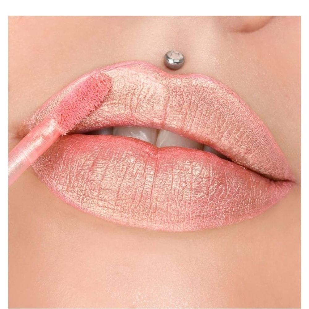 - NIB Jeffree Star velour liquid lipstick RYLAND 🌺